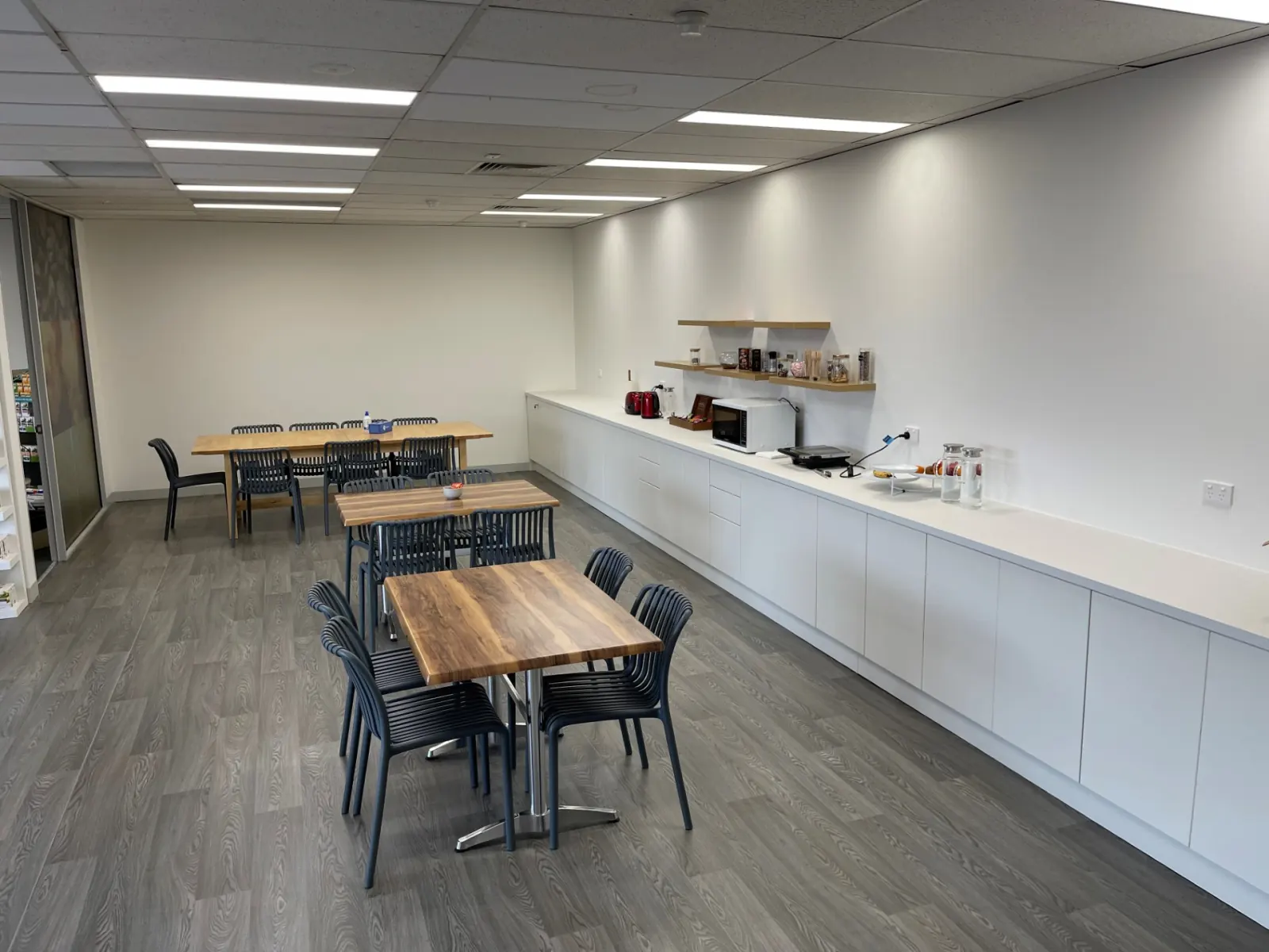 Kitchen and staff spaces - Multi-trade commercial maintenance project