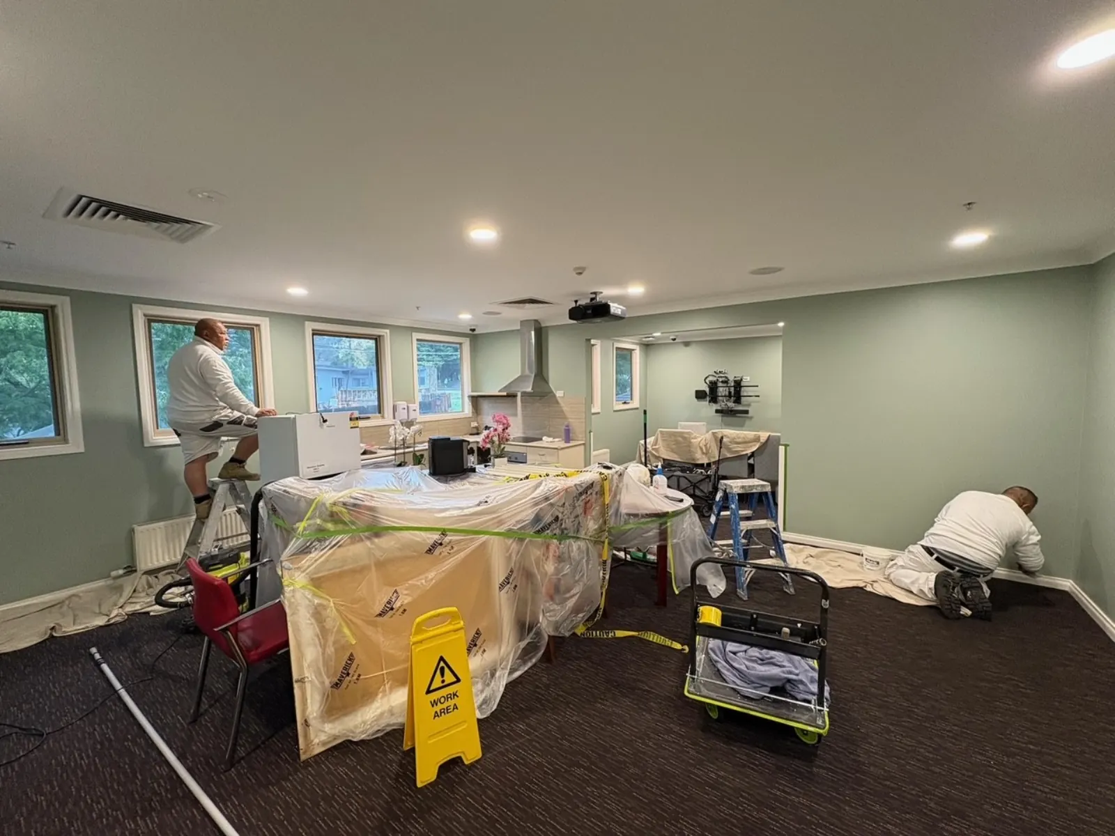 External painting - Painting commercial maintenance project